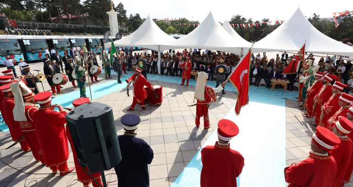 Başkan Mehmet Sekmen flosuna 19 ara&ccedil; daha kattı..