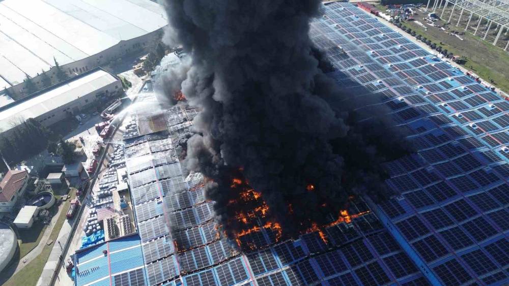 Kırklareli’nde oyuncak fabrikasındaki yangın dronla görüntülendi
