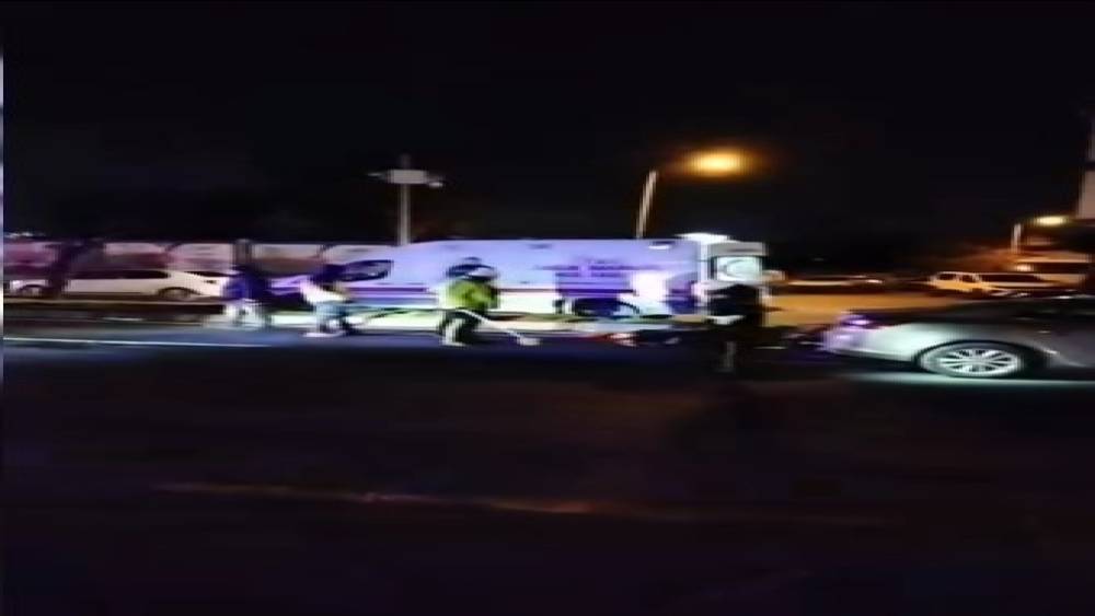 Avcılar&rsquo;da karşıdan karşıya ge&ccedil;en engelli gen&ccedil;, araba &ccedil;arpması sonucu hayatını kaybetti
