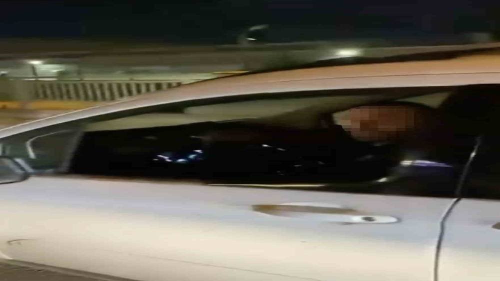 Bursa&rsquo;da servis minib&uuml;s&uuml;ne &ccedil;arpan kamyoneti 3 kilometre sonra durdurabildi
