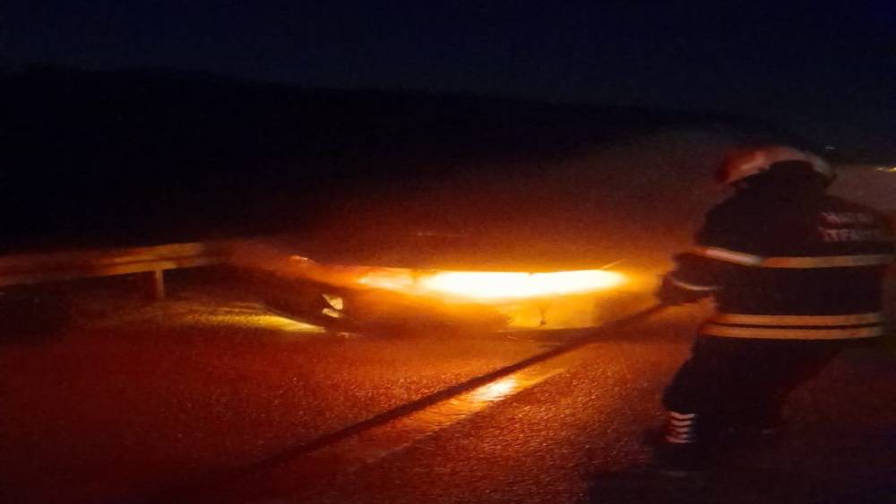 Altın&ouml;z&uuml;&rsquo;nde ara&ccedil; yangını
