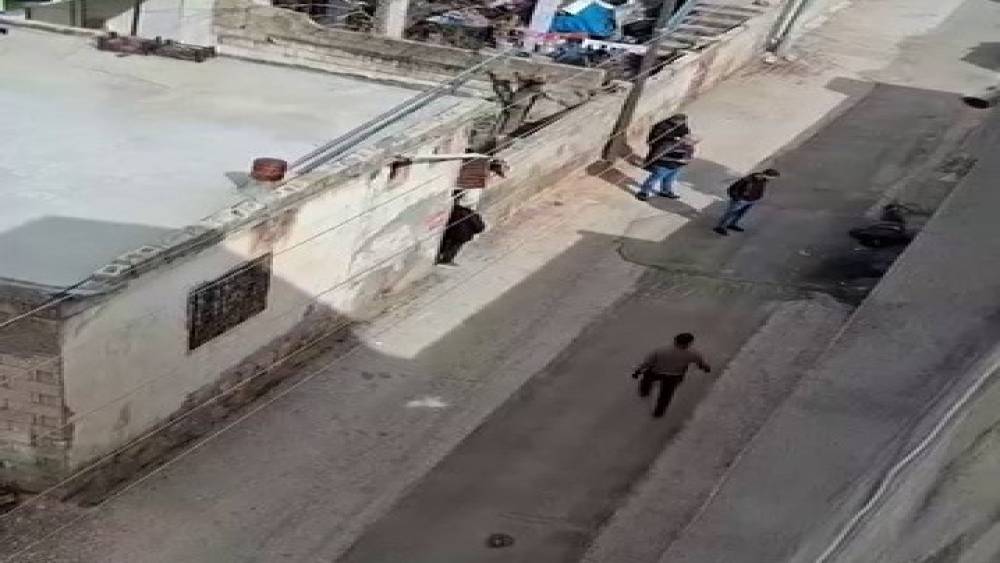 Madde bağımlısı sokak ortasında yığılıp kaldı
