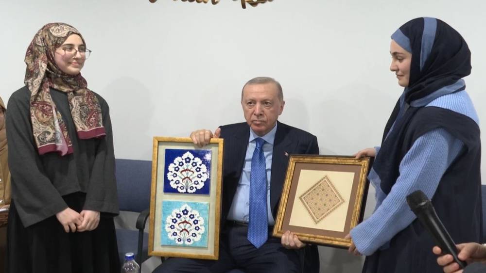 Cumhurbaşkanı Erdoğan &uuml;niversite &ouml;ğrencileri ile bir araya geldi

