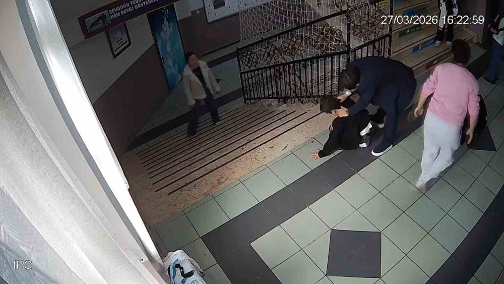 Okul m&uuml;d&uuml;r&uuml;nden hayat kurtaran Heimlich manevrası
