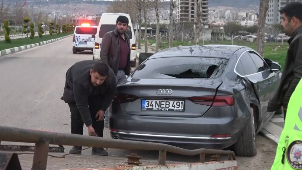 Kilis&rsquo;te motosikletle otomobil &ccedil;arpıştı: 1 yaralı
