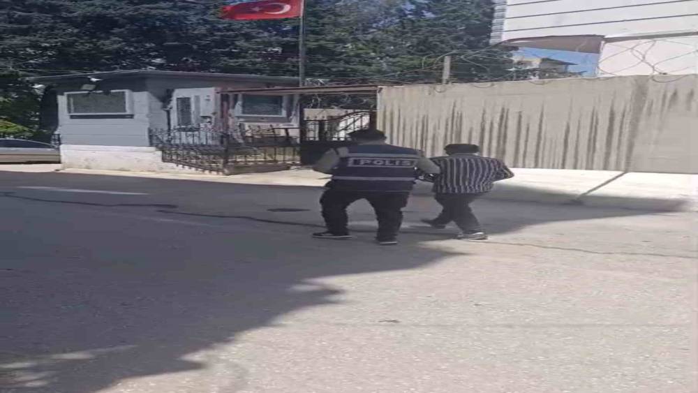 Uyuşturucudan 25 yıl kesinleşmiş hapis cezası bulunan şahıs yakalandı
