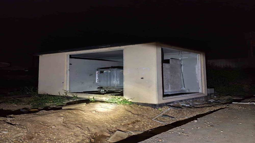 G&ouml;z&uuml; d&ouml;nm&uuml;ş hırsızlar 10 bin 338 haneyi elektriksiz bıraktı
