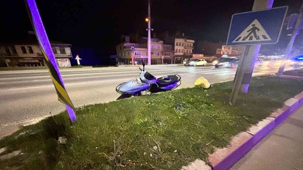 Tavşanlı&rsquo;da motosiklet devrildi: 3 yaralı
