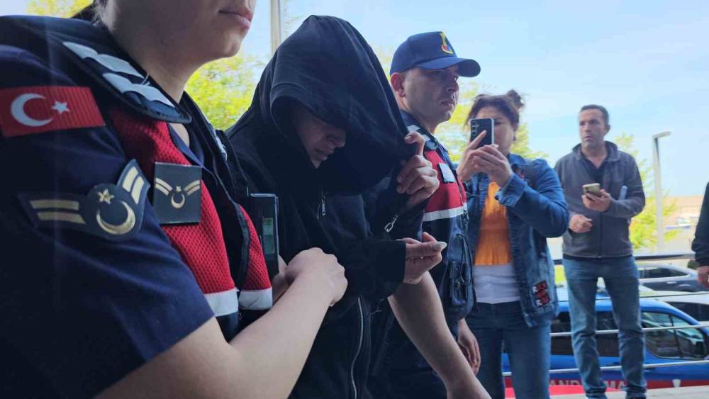 Sevgilisi i&ccedil;in &rsquo;bı&ccedil;aklandı&rsquo; ihbarında bulunan kadın, cinayeti itiraf etti
