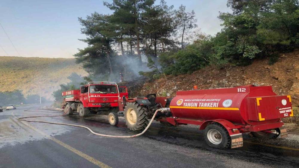 Menteşe&rsquo;de orman yangını b&uuml;y&uuml;meden s&ouml;nd&uuml;r&uuml;ld&uuml;

