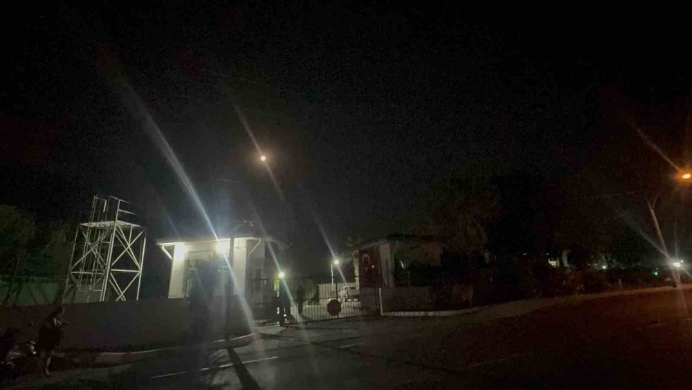 Marmaris a&ccedil;ıklarında g&ouml;&ccedil;men botu battı: 1 &ouml;l&uuml;, 2 kayıp
