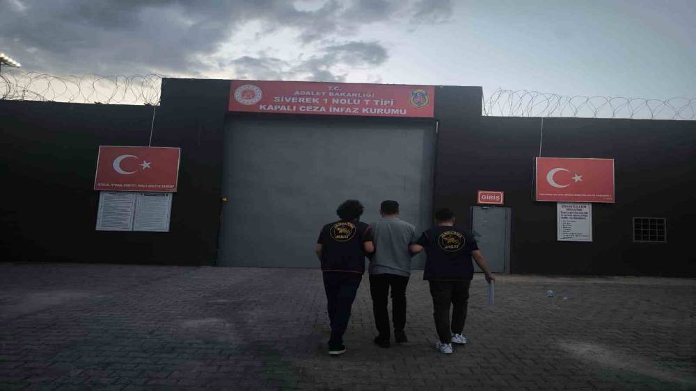 Siverek&rsquo;te 18 yıl hapis cezası bulunan dolandırıcılık h&uuml;k&uuml;ml&uuml;s&uuml; yakalandı
