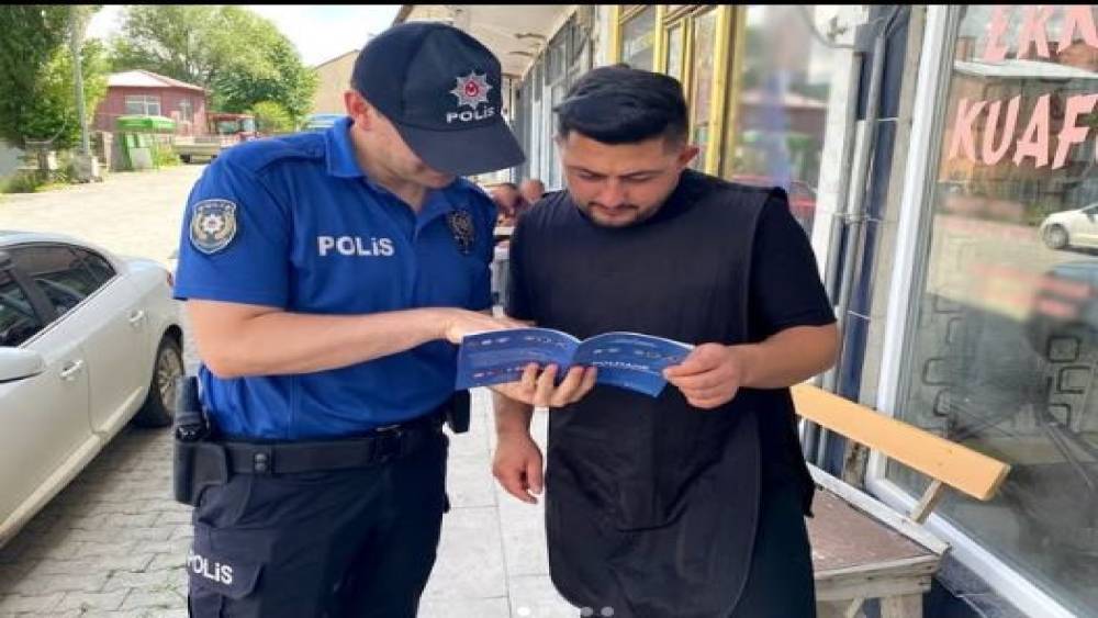 Polis, dolandırıcılığa karşı vatandaşları bilgilendirdi
