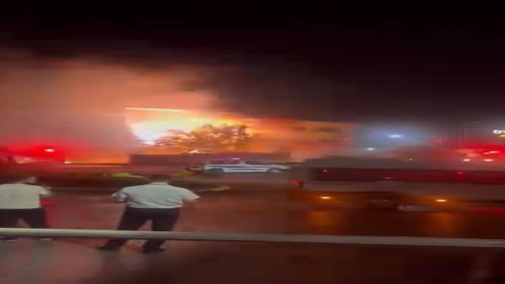 K&uuml;&ccedil;&uuml;k&ccedil;ekmece&rsquo;de trafo bomba gibi patladı
