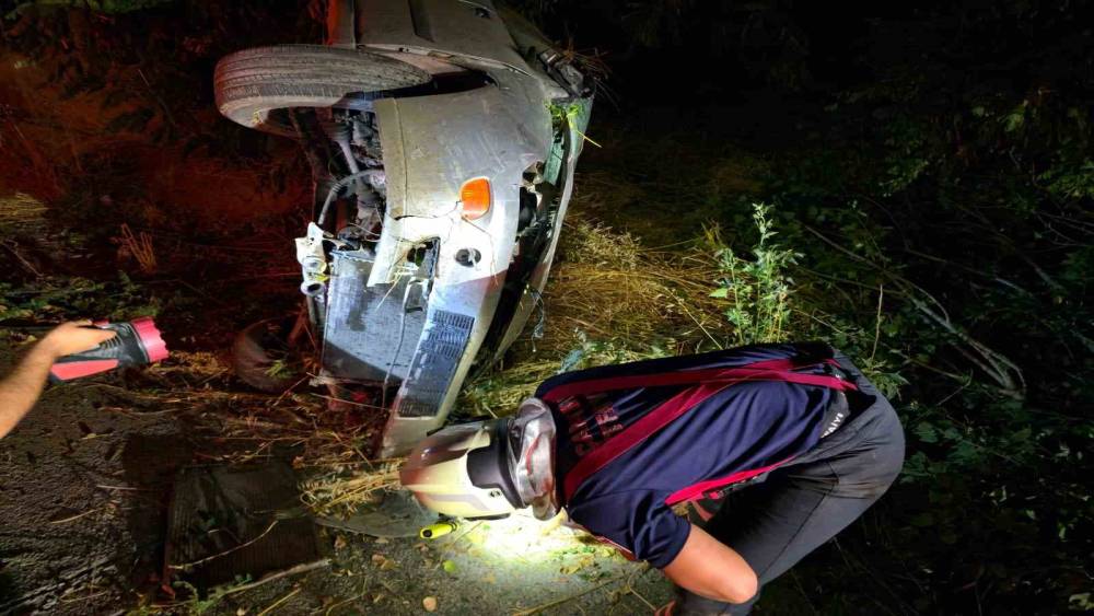 Kanala u&ccedil;an otomobil hurdaya d&ouml;nd&uuml;: 1 yaralı
