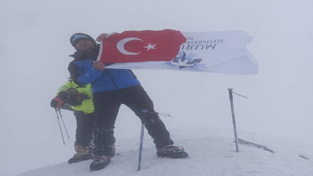 ET&Uuml;  bayrağı zirvede
