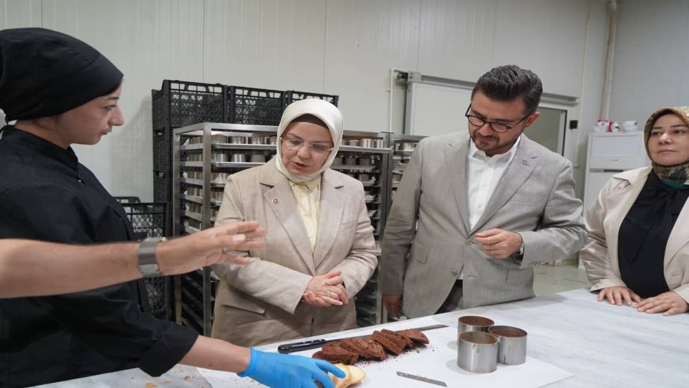 Başkan Okandan: "Sanayicilerimizle istişare ediyor, hep birlikte daha g&uuml;&ccedil;l&uuml; olacağımıza inanıyoruz"

