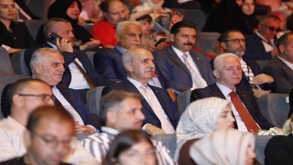 TBMM Başkanı Kurtulmuş: "T&uuml;rkiye&rsquo;de yeni bir d&ouml;nemin kapılarını sonuna kadar a&ccedil;ıyoruz"

