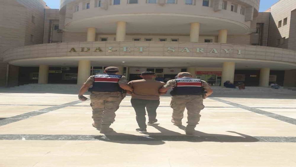 Yakıt &ccedil;almaktan aranan şahıs yakalandı
