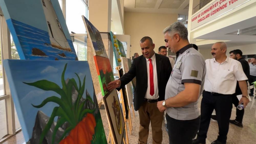 Y&uuml;ksekova&rsquo;da hastaların yaptığı &uuml;r&uuml;nler ilgi g&ouml;rd&uuml;
