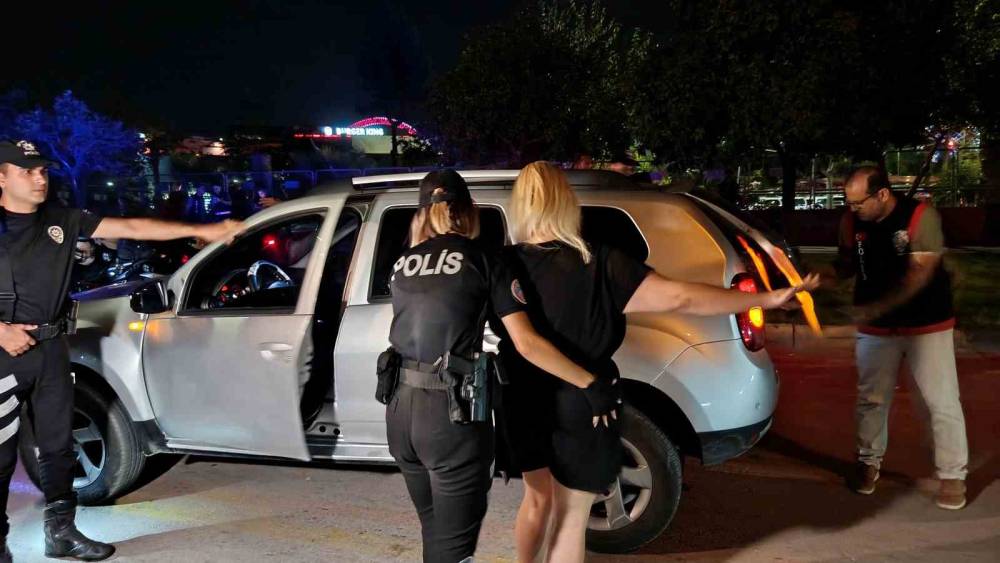 Adana&rsquo;da huzur ve g&uuml;ven uygulaması: 66 aranan şahıs yakalandı, 2 bin 241 adet uyuşturucu hap ele ge&ccedil;irildi
