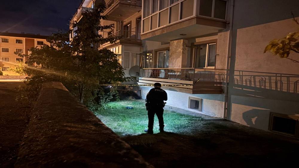 Erzincan&rsquo;da 4. kattan d&uuml;şen 77 yaşındaki kadın hayatını kaybetti
