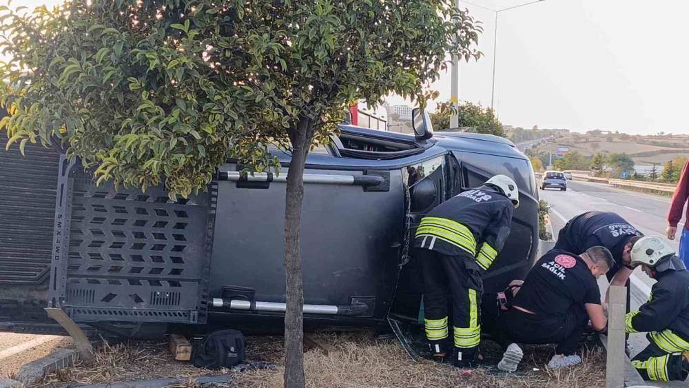 İ&ccedil;inde &ccedil;ocuk bulunan otomobili ka&ccedil;ırdı, yayaya ve 2 araca &ccedil;arpıp ka&ccedil;tı yakalandı
