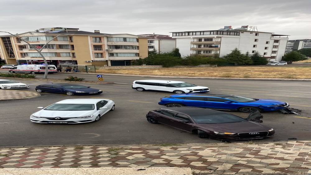 Elazığ&rsquo;da trafik kazası: 3 yaralı
