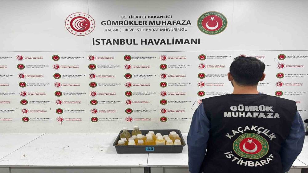 İstanbul Havalimanı&rsquo;nda iki operasyonda 34 kilo 400 gram kokain ele ge&ccedil;irildi
