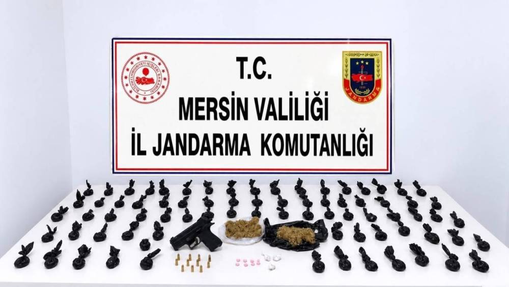 Paket paket satışa hazır uyuşturucu ele ge&ccedil;irildi

