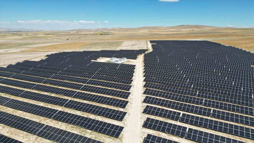 Yeşil d&ouml;n&uuml;ş&uuml;me g&uuml;neş enerjisiyle katkı

