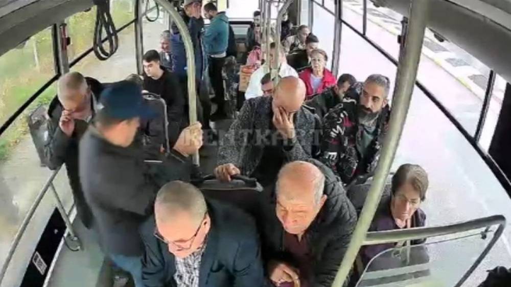 Epilepsi hastası yolcuya şof&ouml;rlerden hızlı m&uuml;dahale
