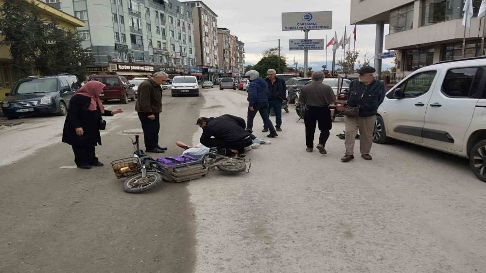 Elektrikli bisiklet kazası: 18 yaşındaki gen&ccedil; yaralandı
