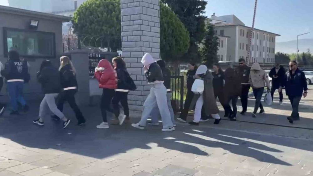 D&uuml;zce&rsquo;de masaj salonlarına baskın: 7 g&ouml;zaltı

