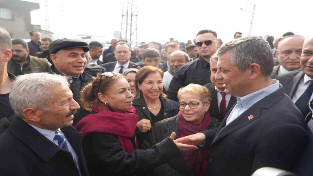 &Ouml;zg&uuml;r &Ouml;zel Nurdağı&rsquo;nda depremzedelerle bir araya geldi