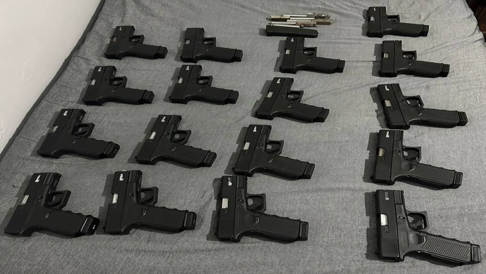 İstanbul&rsquo;da 19 ka&ccedil;ak tabanca ele ge&ccedil;irildi
