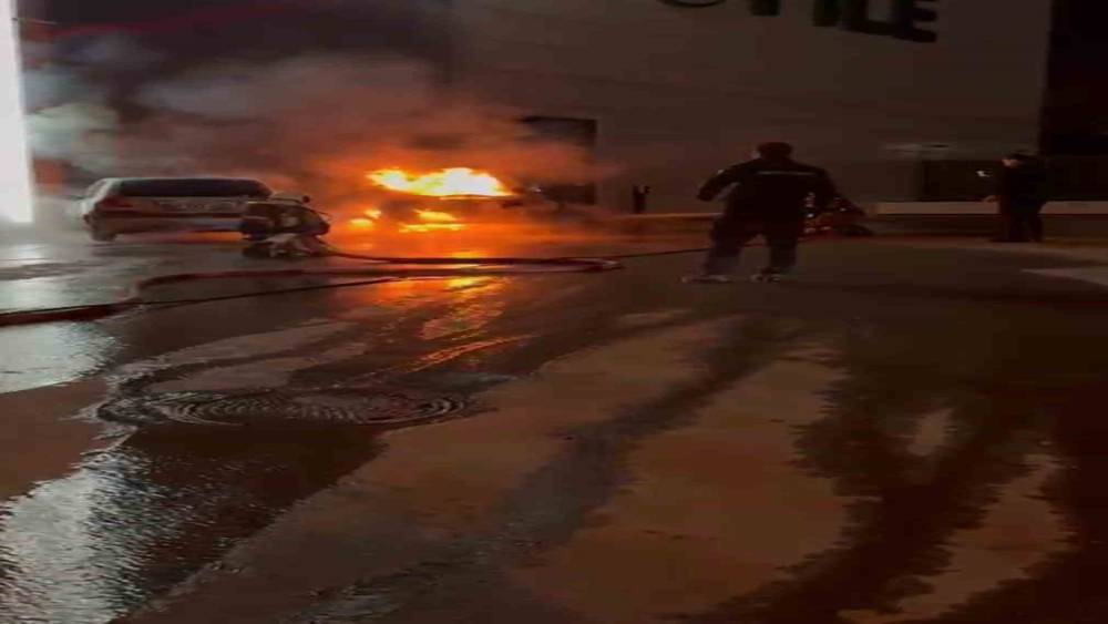 Ankara&rsquo;da alev alan elektrikli otomobil kullanılmaz hale geldi
