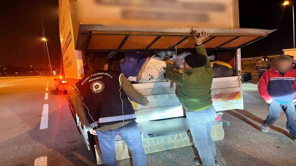 Bursa&rsquo;da geniş kapsamlı g&ouml;&ccedil;men operasyonu
