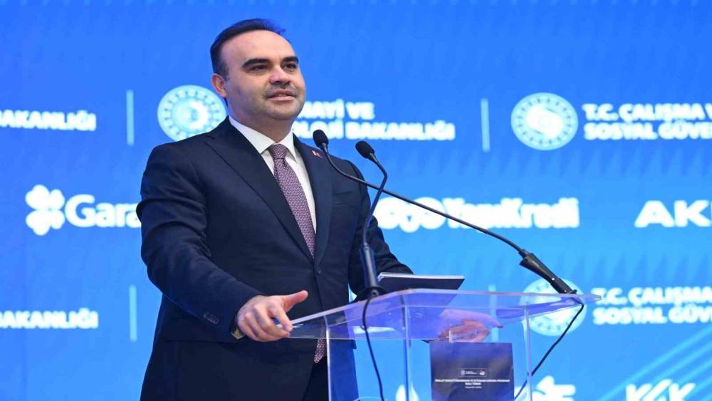 Bakan Kacır: "Sanayi katma değerimiz y&uuml;zde 2,9 ile son d&ouml;rt yılın en hızlı artışını kaydetti"
