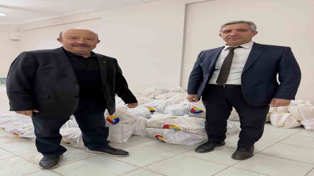 Sarıg&ouml;l ve Alaşehir&rsquo;de 430 gıda yardım paketi dağıtıldı
