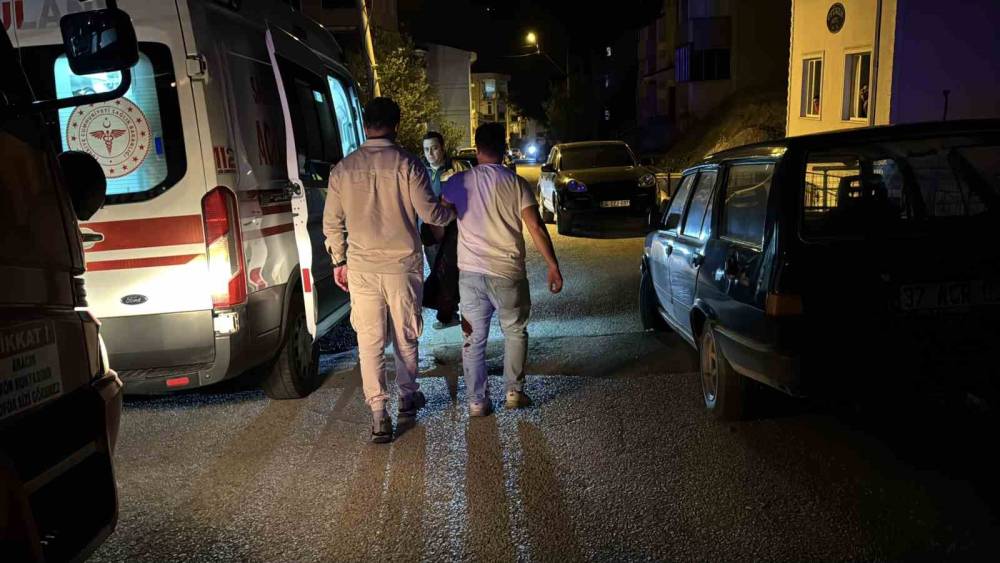 Karab&uuml;k&rsquo;te kadın eski eşini bı&ccedil;akla yaraladı
