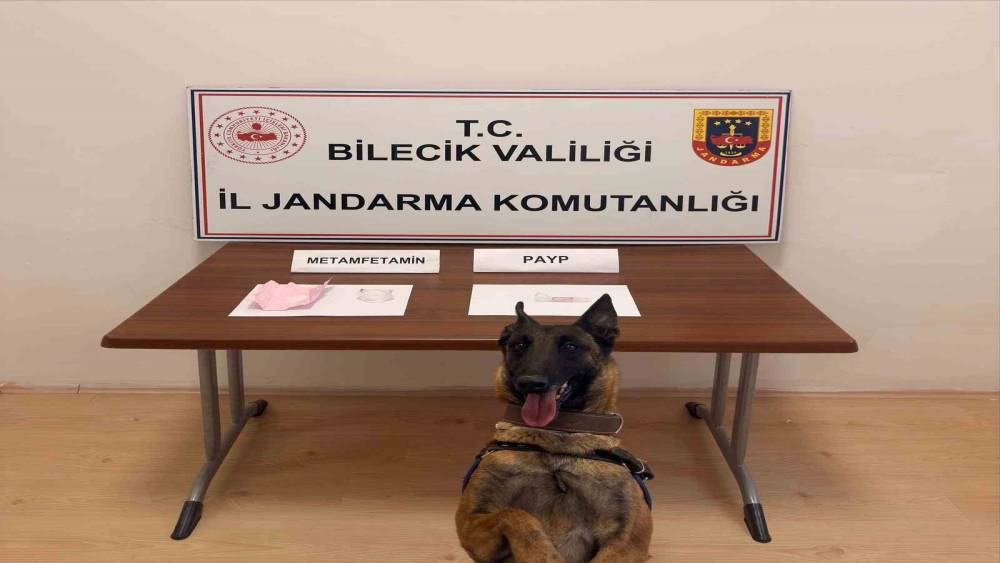 Durdurulan ara&ccedil;ta uyuşturucu &ccedil;ıktı

