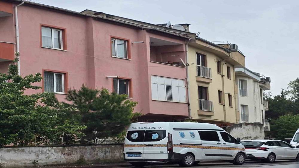Haber alınamayan &ouml;ğretmen evinde &ouml;l&uuml; bulundu
