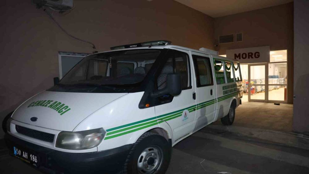 Eşini &ouml;ld&uuml;rd&uuml;kten sonra kendini vurmuştu, tedavi g&ouml;rd&uuml;ğ&uuml; hastanede &ouml;ld&uuml;
