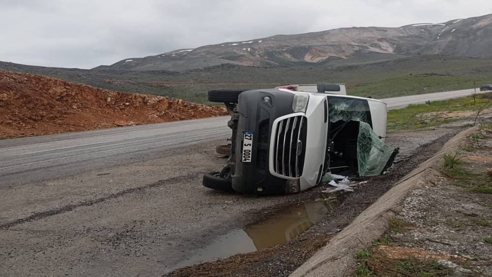 Taziyeye gidenleri taşıyan minib&uuml;s devrildi: 11 yaralı
