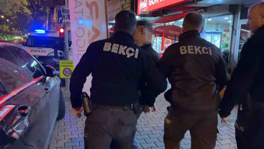 Husumetlisini bı&ccedil;akladı, olay yerine yakın yerde yakalandı

