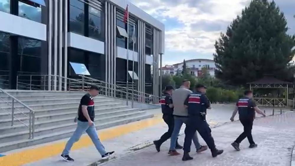 Burdur&rsquo;da silahla 1 kişiyi ağır yaralayan şahıs tutuklandı
