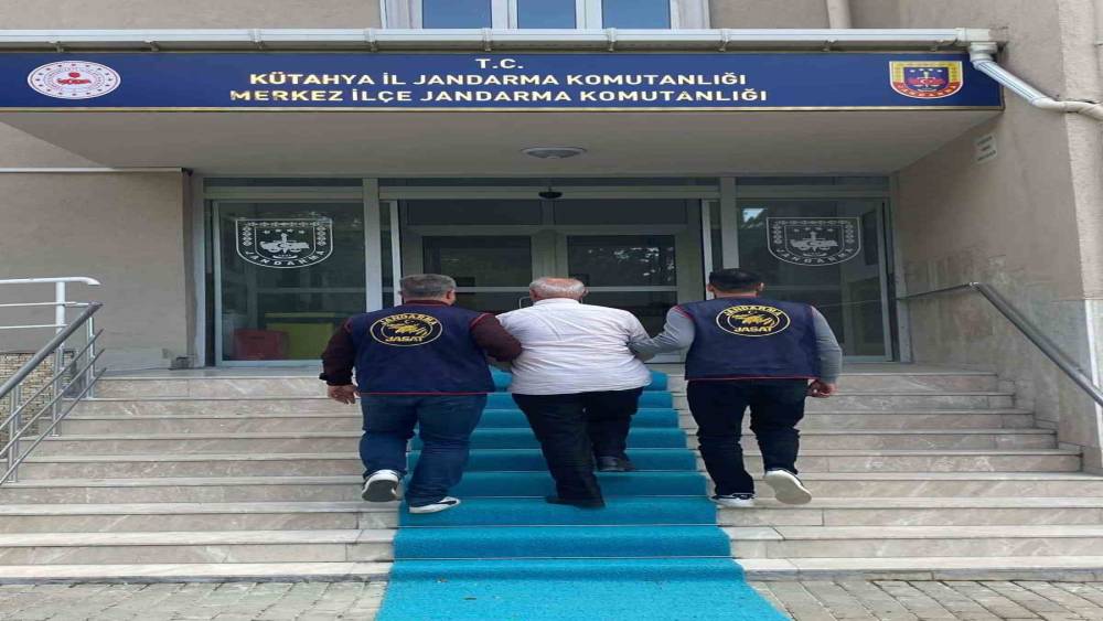 K&uuml;tahya&rsquo;da JASAT&rsquo;tan operasyon, mayıs ayında 84 aranan şahıs yakalandı
