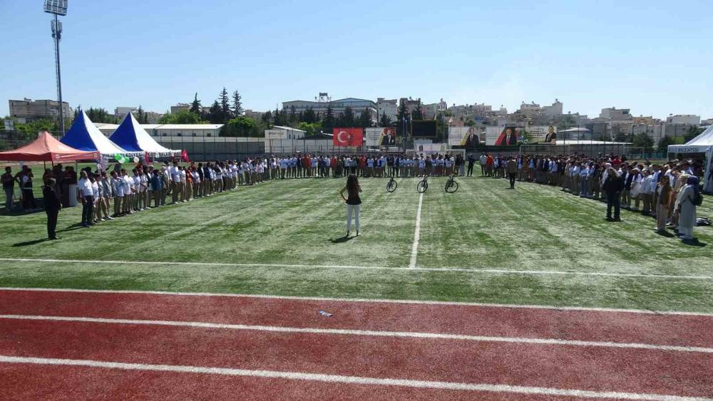 &rsquo;Sağlıklı Gen&ccedil;lik Haftası&rsquo;nda &ouml;ğrenciler spor etkinliklerinde buluştu

