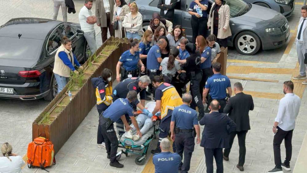 Adliyede g&ouml;r&uuml;len dava sonrası ortalık karıştı: 8 kadın g&ouml;zaltına alındı
